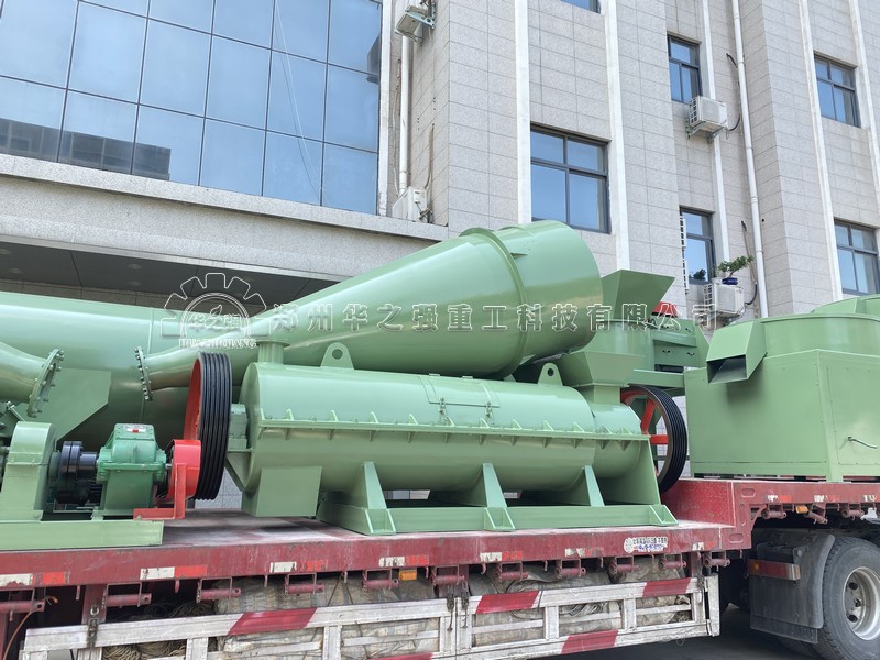 新型有機(jī)肥攪齒造粒機(jī).jpg